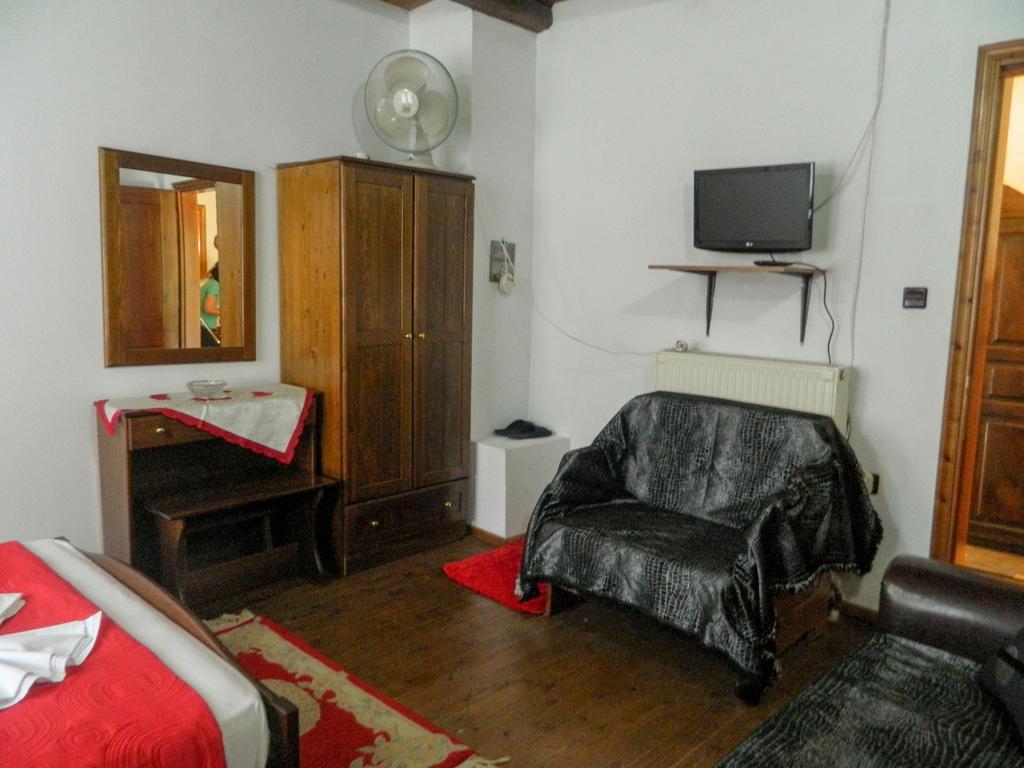 Guesthouse Klearchos ปาเลออส ปานเตเลมอน ภายนอก รูปภาพ